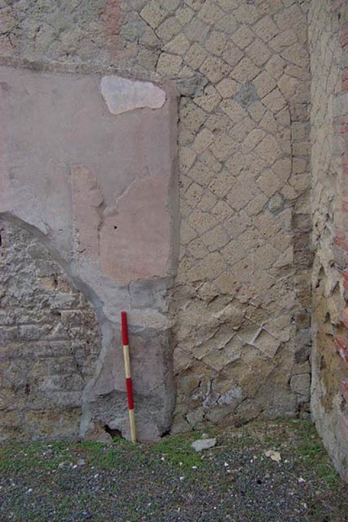 IV.15/16 Herculaneum, January 2002. Room 7, detail of west wall at northern end. Photo courtesy of Nicolas Monteix.